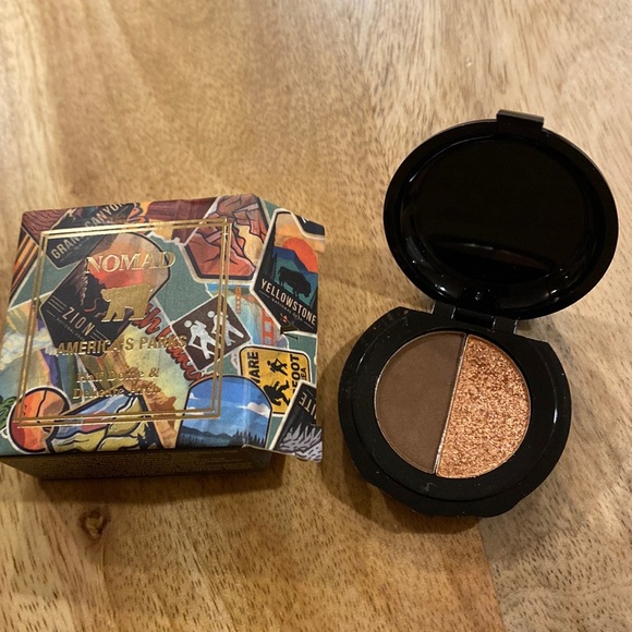 NOMAD COSMETICS | American Parks Eyeshadow Duo in Half Dome + Delicate Arch - Picture 1 of 2
